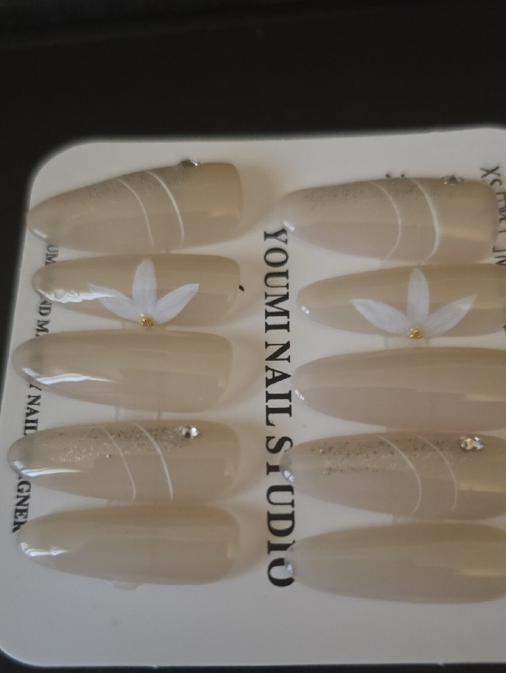 YOU MI Neutral Beige Press-On Nails with Silver Accent Large 1 Set - Picture 2 of 3